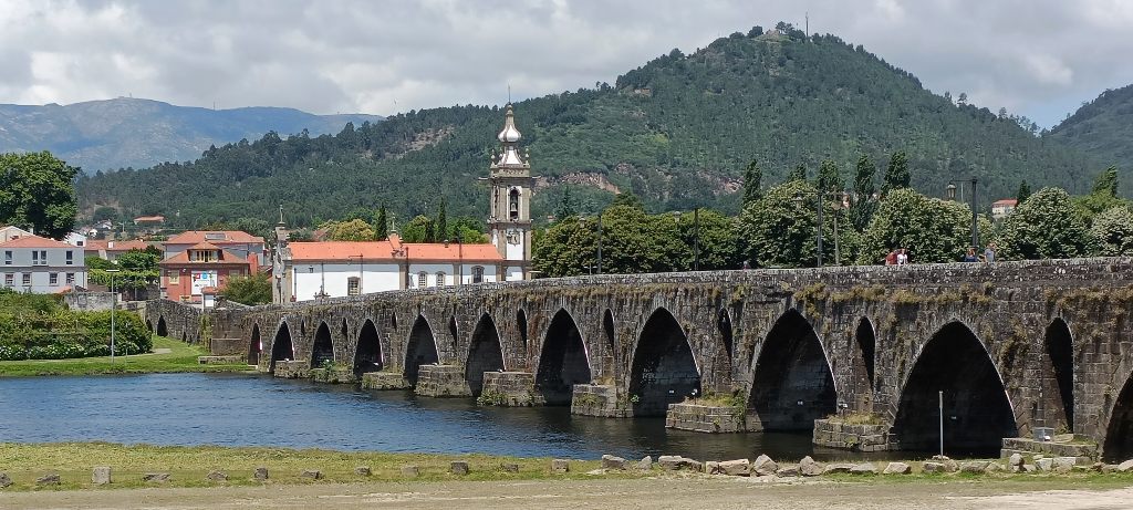 Otro lugar que ver en el norte de Portugal es Ponte de Lima y su inconfundible puente romano.