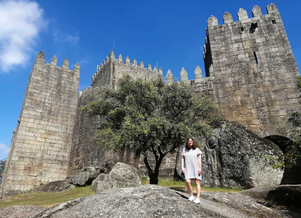 El Castillo de Guimarães es una de las Siete Maravillas de Portugal.