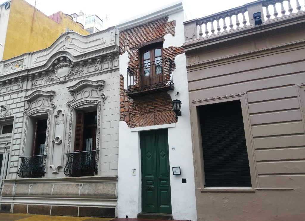 La Casa Mínima mide solo 3,27 metros de ancho y se encuentra en el barrio de San Telmo.