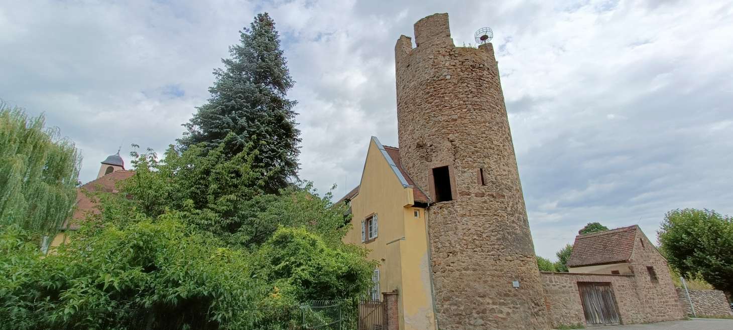 Hay varias torres medievales repartidas por este bonito pueblo de Alsacia.