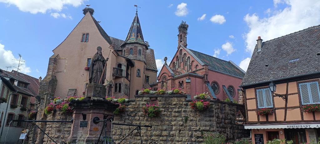 Eguisheim es uno de los pueblos que no debe faltar en tu ruta por Alsacia en 2 días.