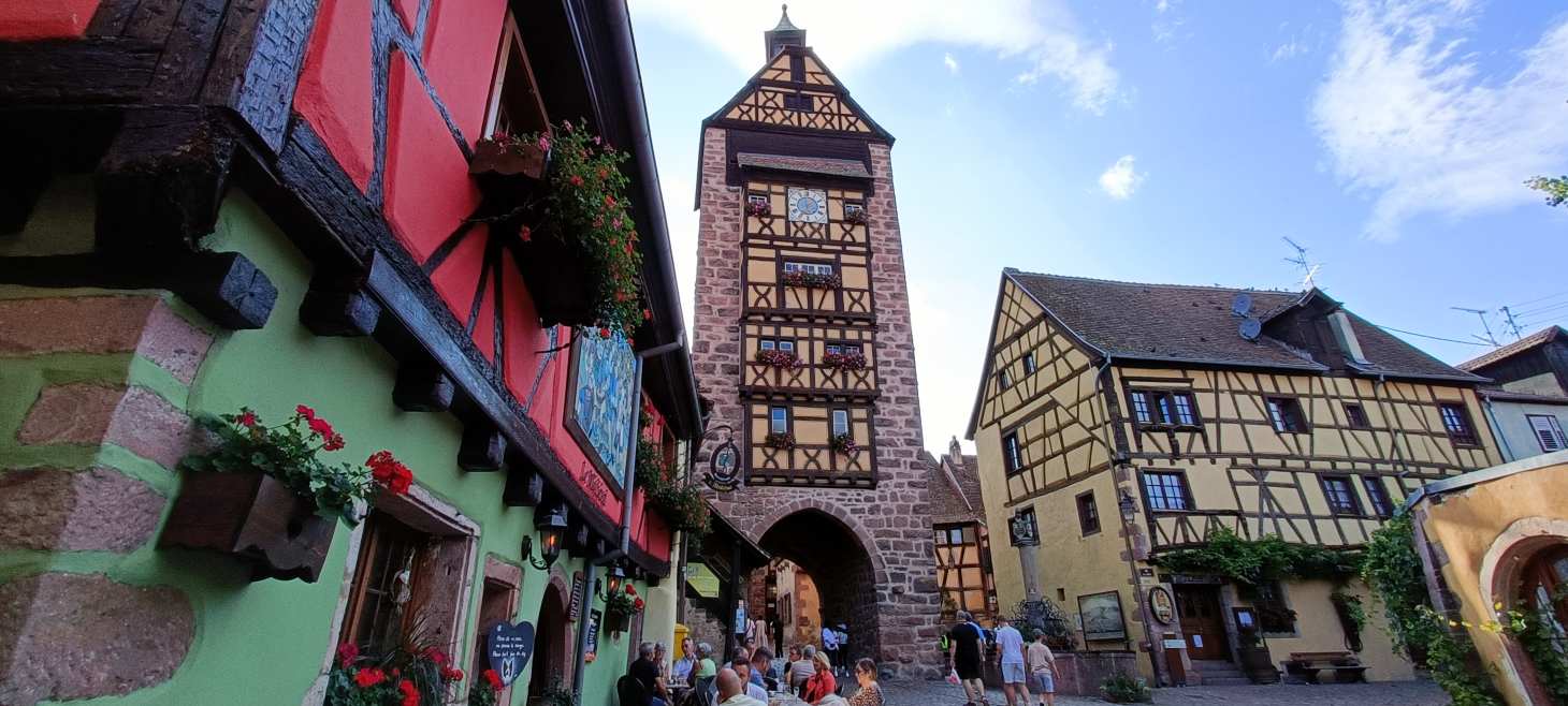 Riquewihr es un pueblo de cuento repleto de casas típicas alsacianas de colores.