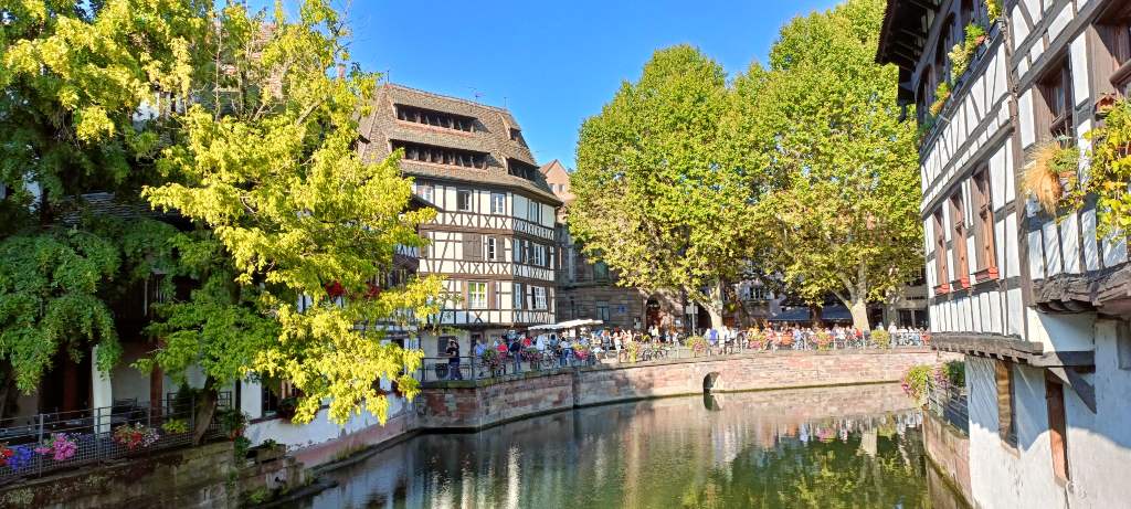 Estrasburgo es una de las zonas más famosas donde dormir en Alsacia y su casco histórico es una maravilla.