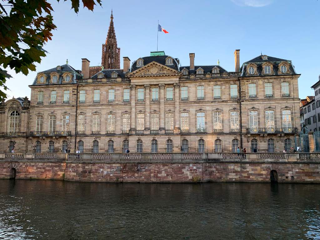 El Palacio Rohan alberga tres de los museos más importantes que ver en Estrasburgo.