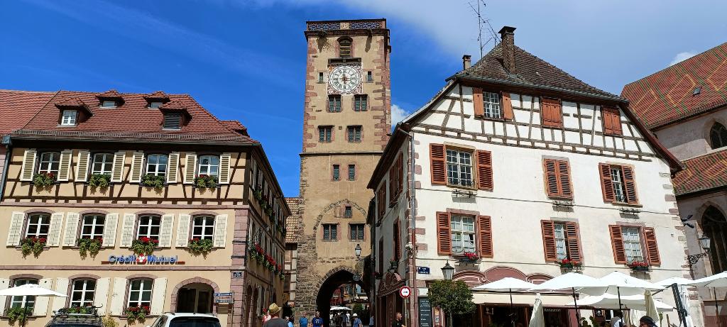 La Tour des Bouchers o Torre de los Carniceros es el emblema de Ribeauvillé y antiguamente formaba parte de sus murallas.