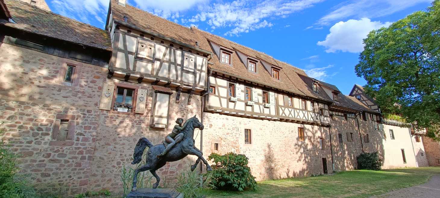 En tu ruta por Alsacia en 3 días no puede faltar el pueblo de Riquewihr.