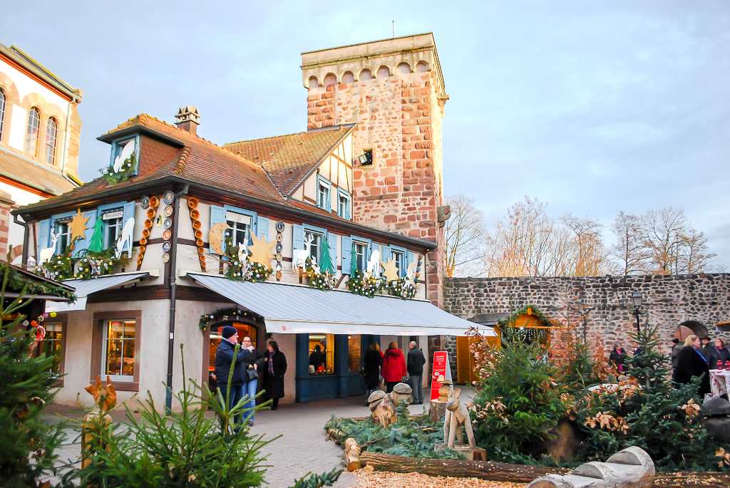 Obernai es famoso por su Mercado de Navidad de la Gastronomía y la Artesanía y es perfecto si buscas un pueblo con menos bullicio.
