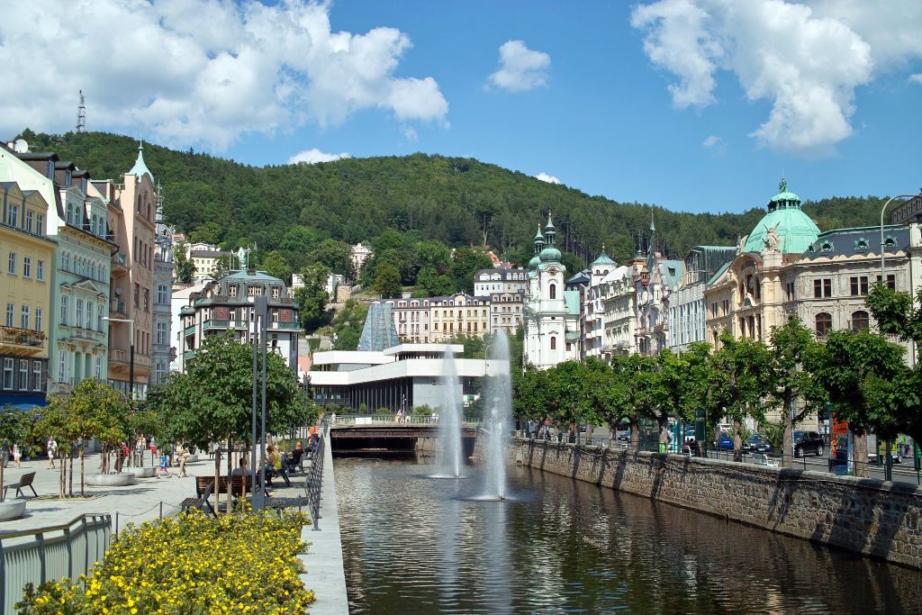 Karlovy Vary, ciudad balneario checa.