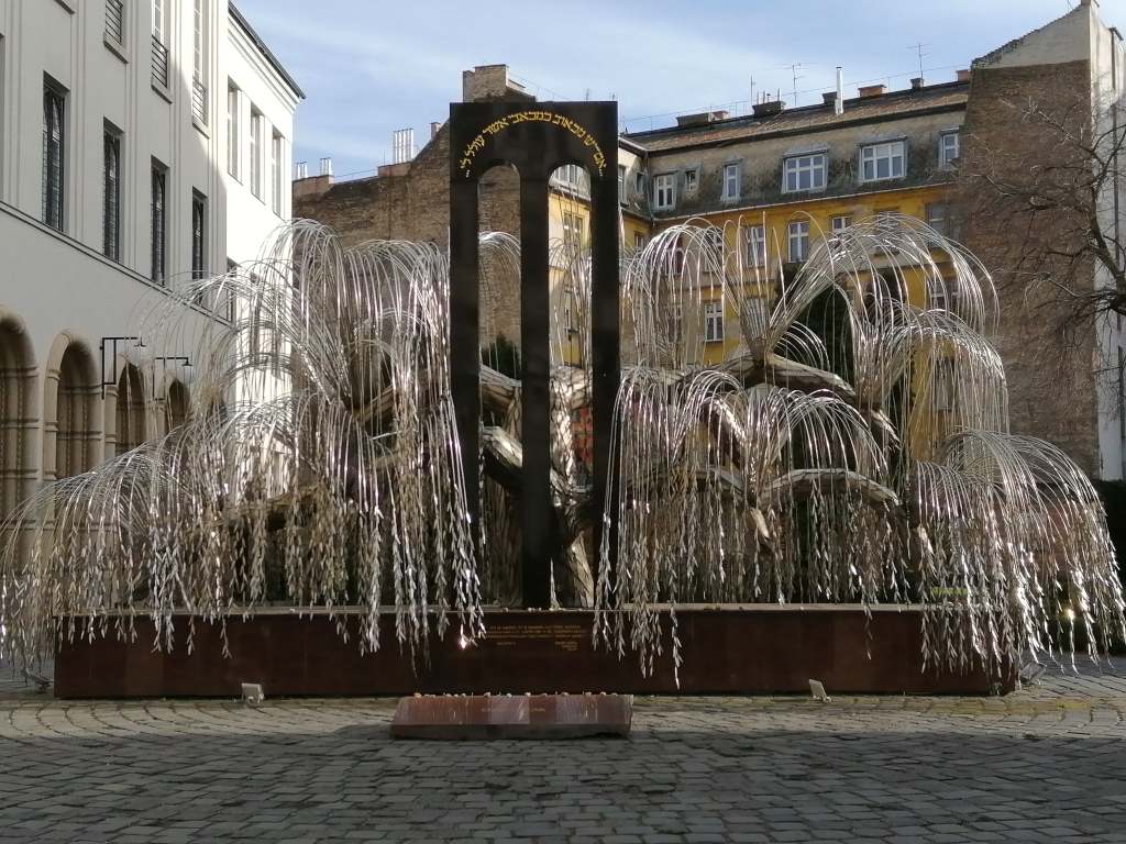 Árbol de la Vida en el barrio judío de Budapest.
