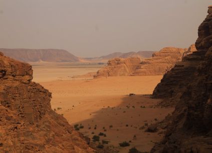 Visitar el desierto de Wadi Rum.