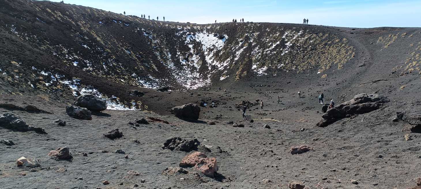 Nieve en el volcán de Sicilia.