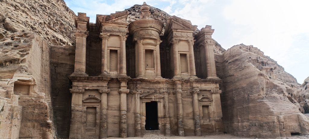 Cómo visitar Petra desde la back door para llegar fácilmente al Monasterio.