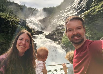 Viajar en el tren de Flåm.