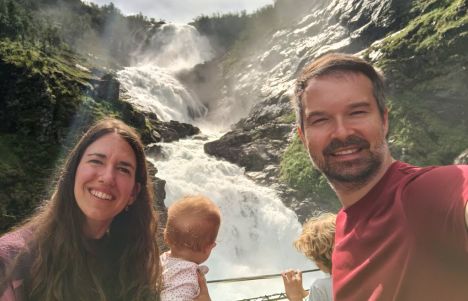 Viajar en el tren de Flåm.