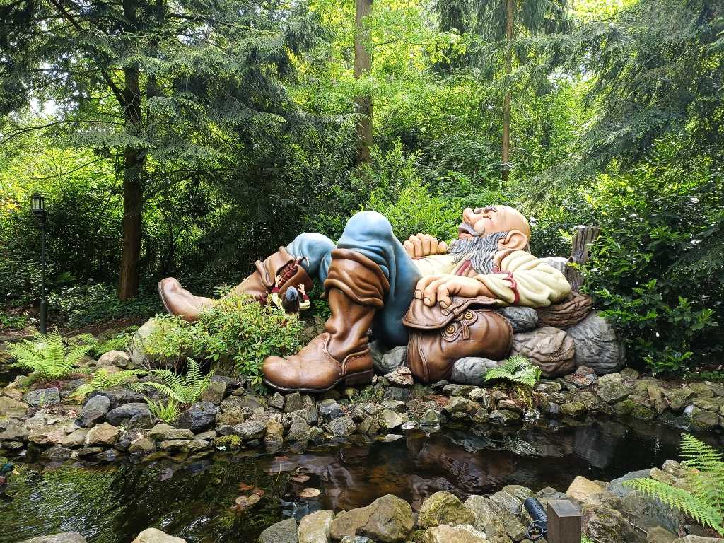 Escena del gigante de Pulgarcito en el Bosque de los Cuentos de Efteling.