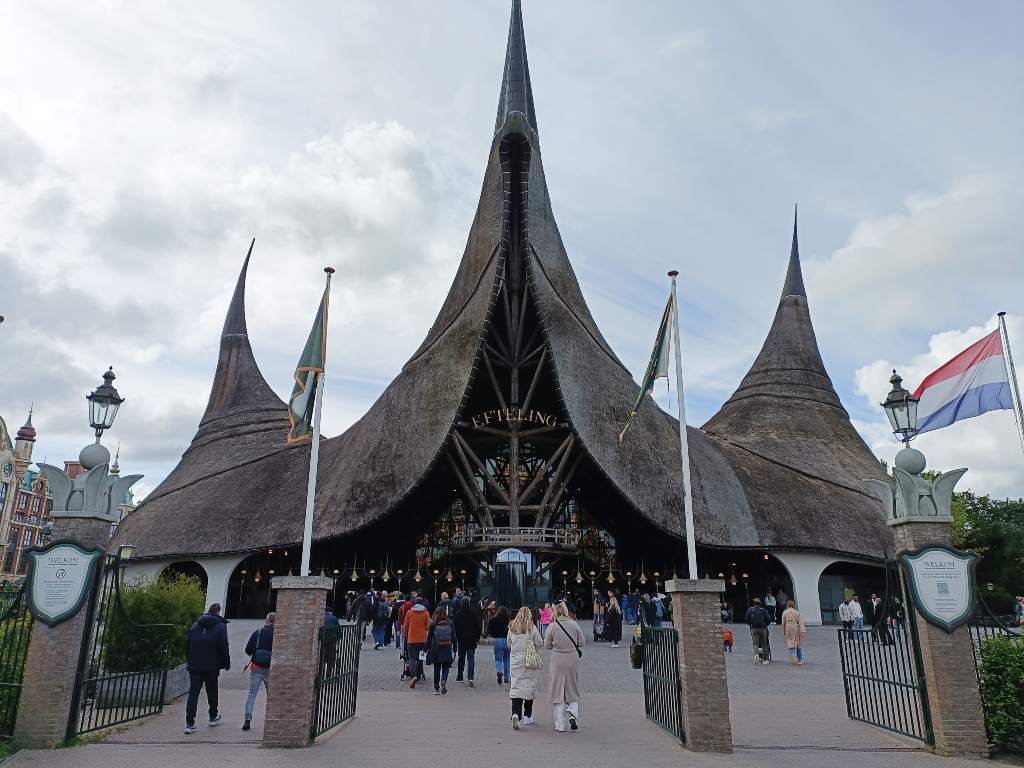 Entrada del parque de atracciones Efteling en Países Bajos.