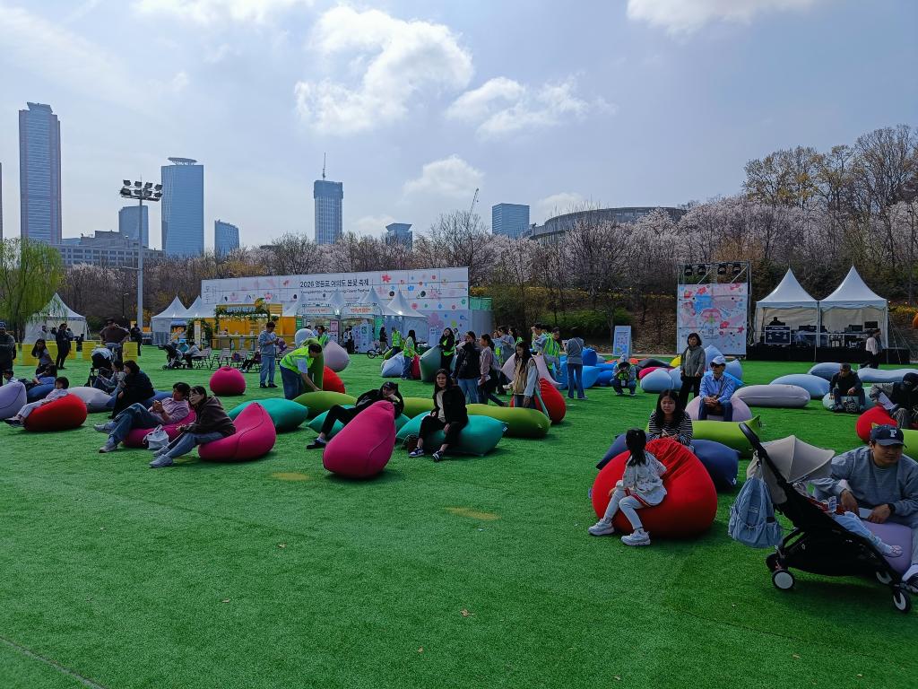 Festival de cerezos de Yeouido en Seúl, uno de los mejores consejos para viajar a Corea del Sur en primavera.