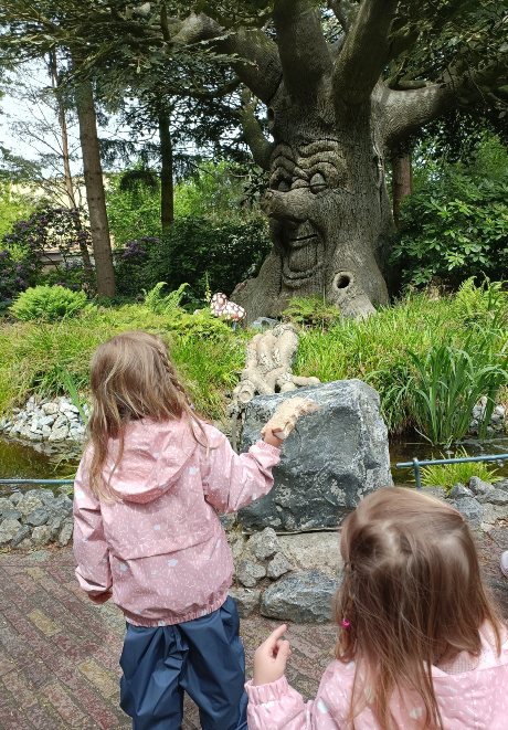 Árbol parlante del Bosque de los Cuentos.
