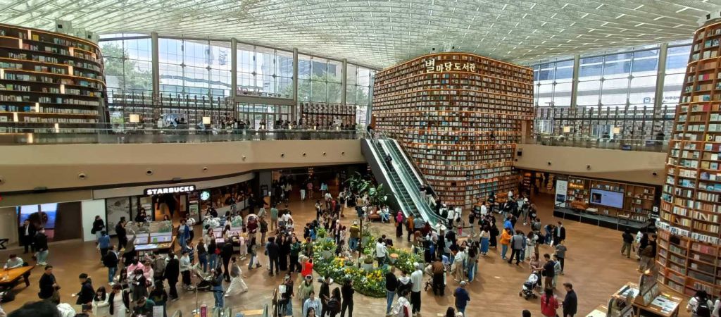 Biblioteca Starfield COEX en Gangnam, cerca de algunos de los mejores alojamientos en Seúl.
