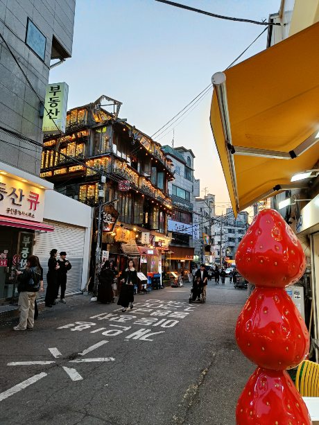 Hongdae es uno de los barrios más recomendables donde dormir en Seúl.