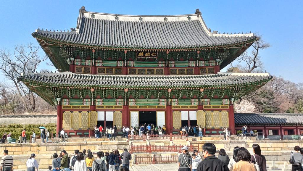 Salón del Trono del Palacio Changdeokgung en Seúl, Corea del Sur.