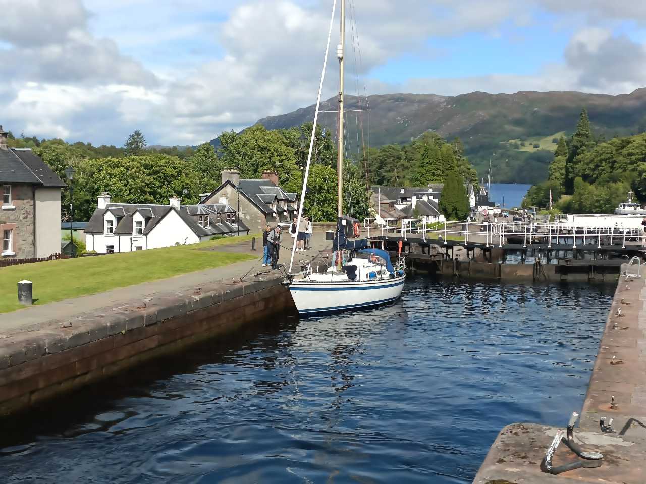 Esclusas del Canal de Caledonia en Fort Augustus junto al Lago Ness.