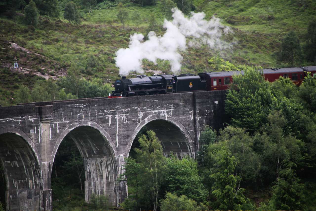 Tren de Harry Potter cruzando el viaducto de Glenfinnan.