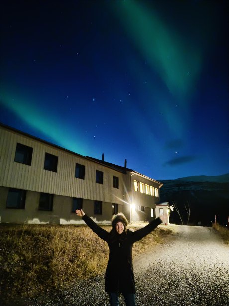 Aurora boreal junto a nuestro alojamiento.