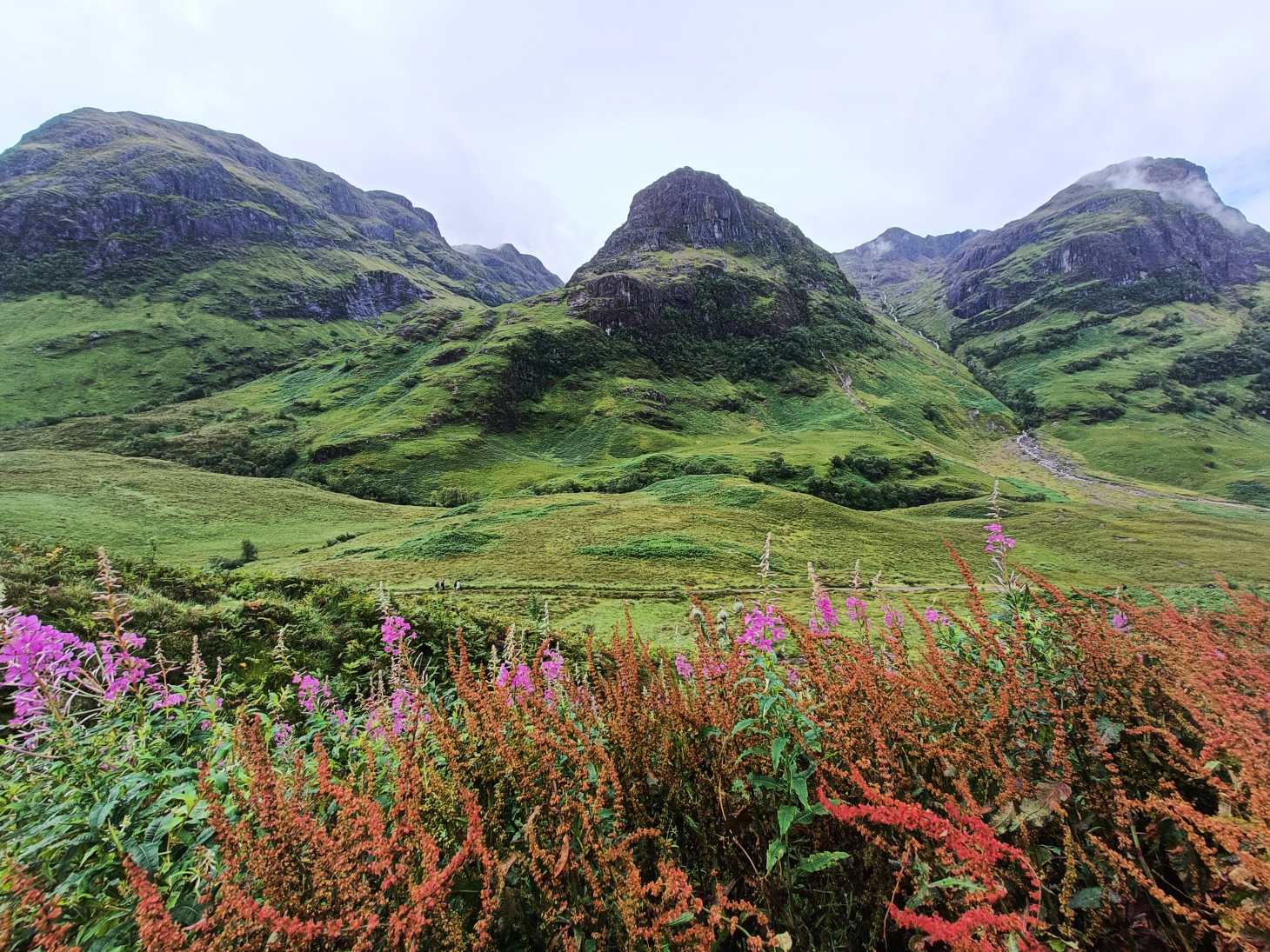 Uno de mis mayores consejos para viajar a Escocia por libre es visitar los paisajes de Glencoe en las Highlands.